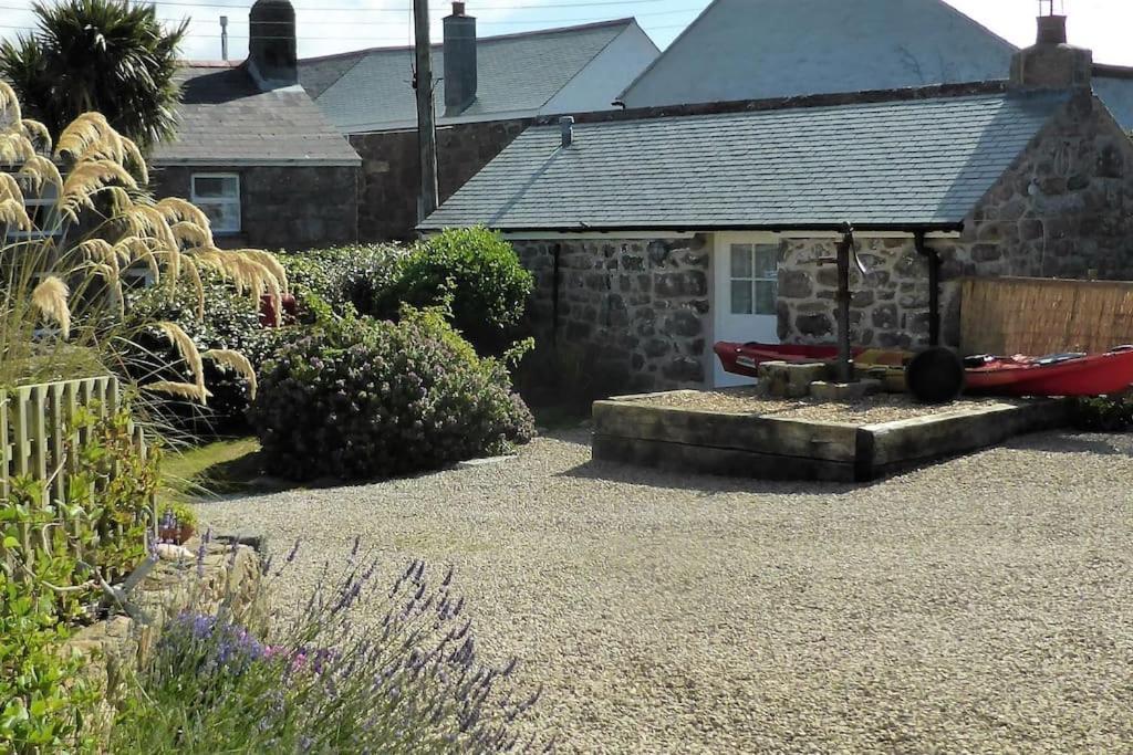 Little Barn Near Treen Cliffs And Beach Saint Levan Extérieur photo